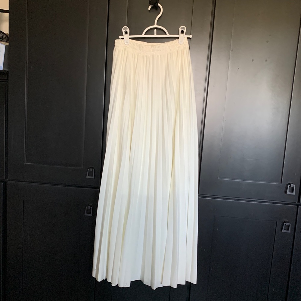 Maxi White Skirt M